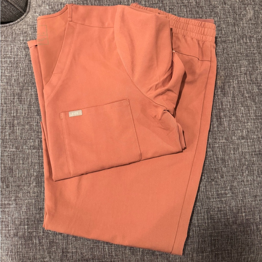 Figs Women's Scrub Set in Mauve